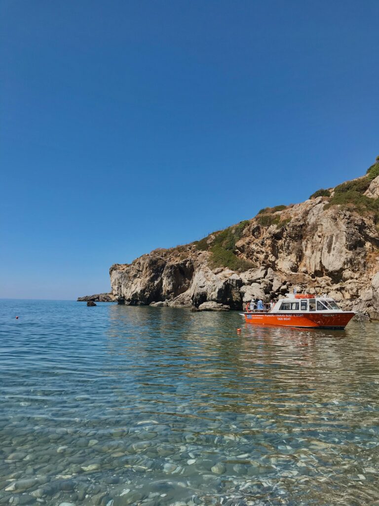 Rethymnon sea Boot aan het vissen op de zee nabij Rethimnon
