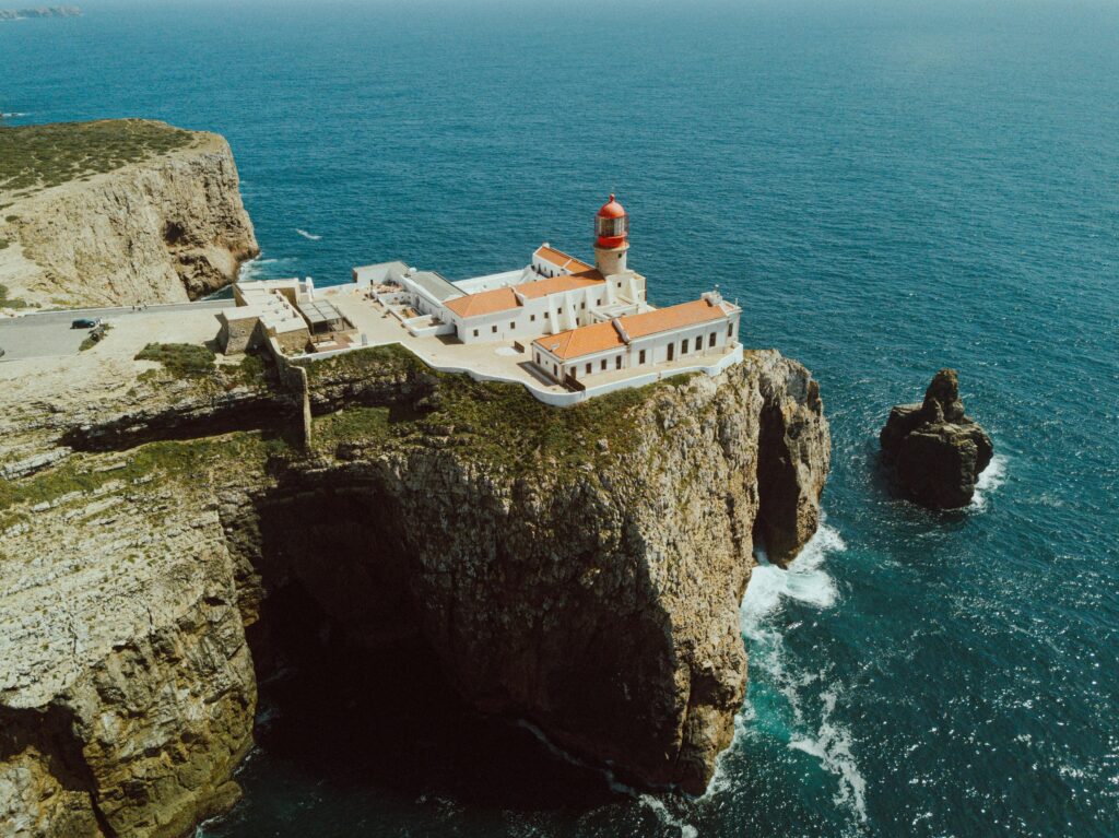 pexels-bert-christiaens-2570221-7868988 uitzicht op het gebouw aan Cao de Sao vicente portugal