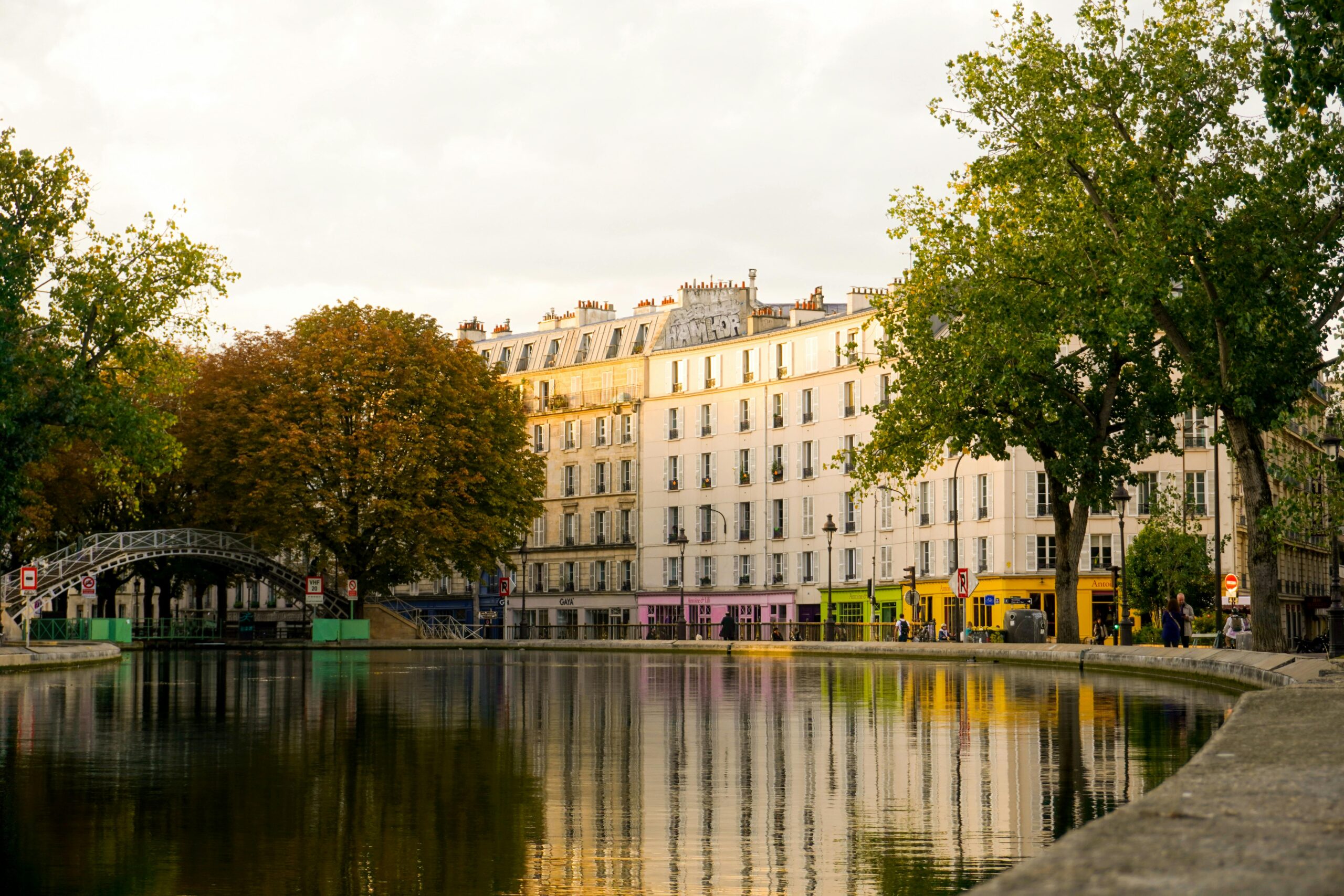 uitzicht op het Canal Saint-Martin in Parijs