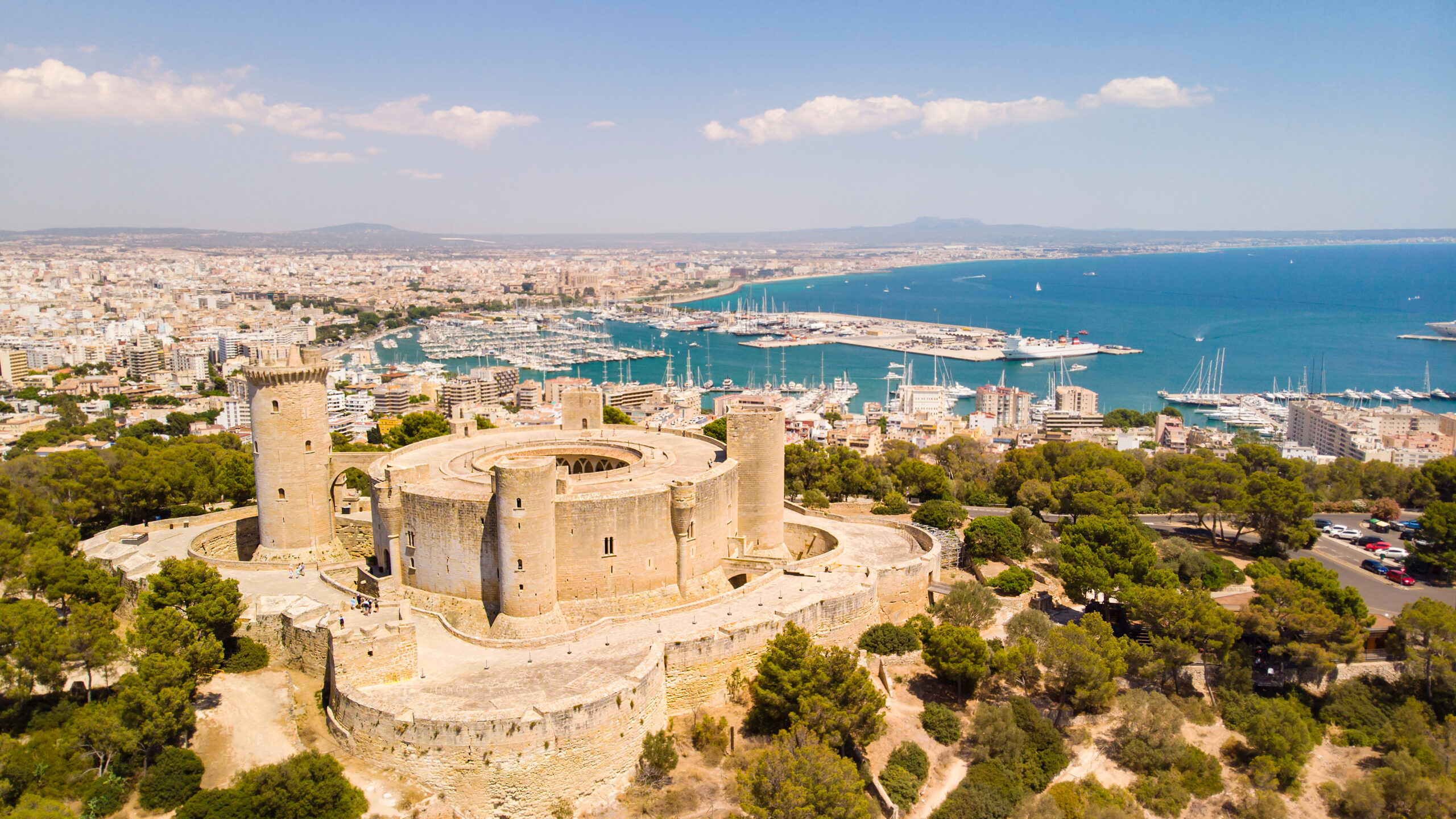 castell de bellver op malorca rond fort dat over de stad uitreikt