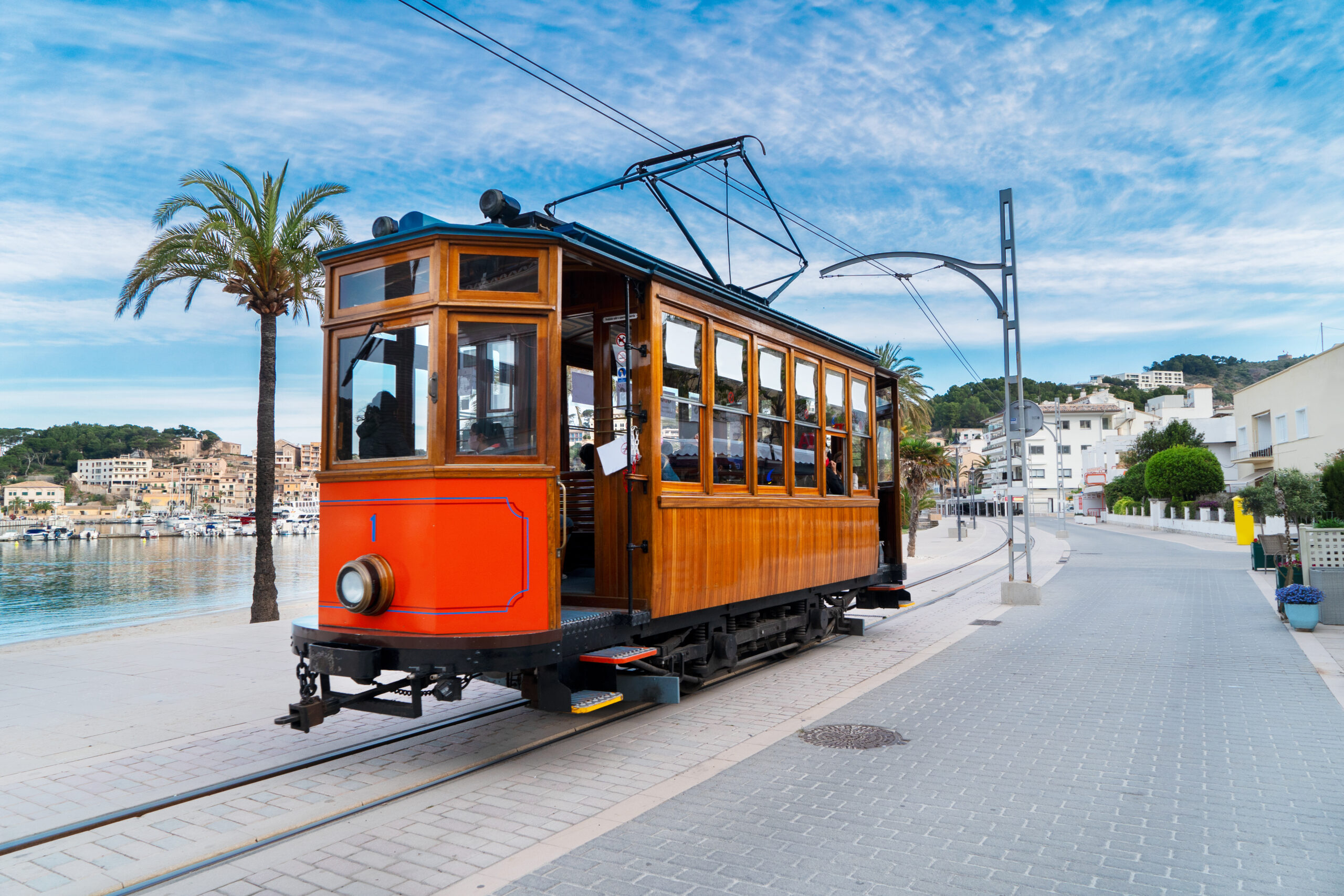 houten trein van palma naar soller op mallorca