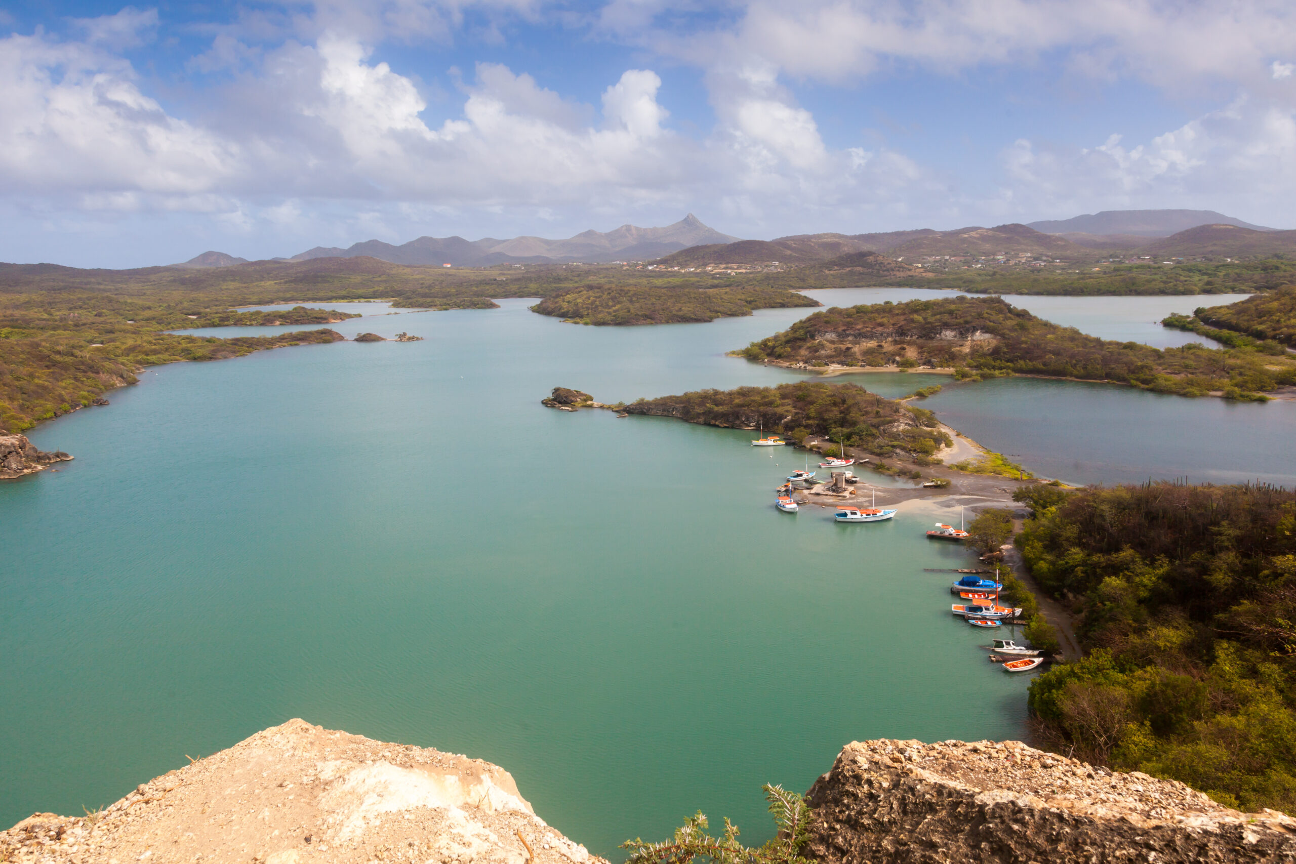 uitzicht op de santa martha bay te Curaçao