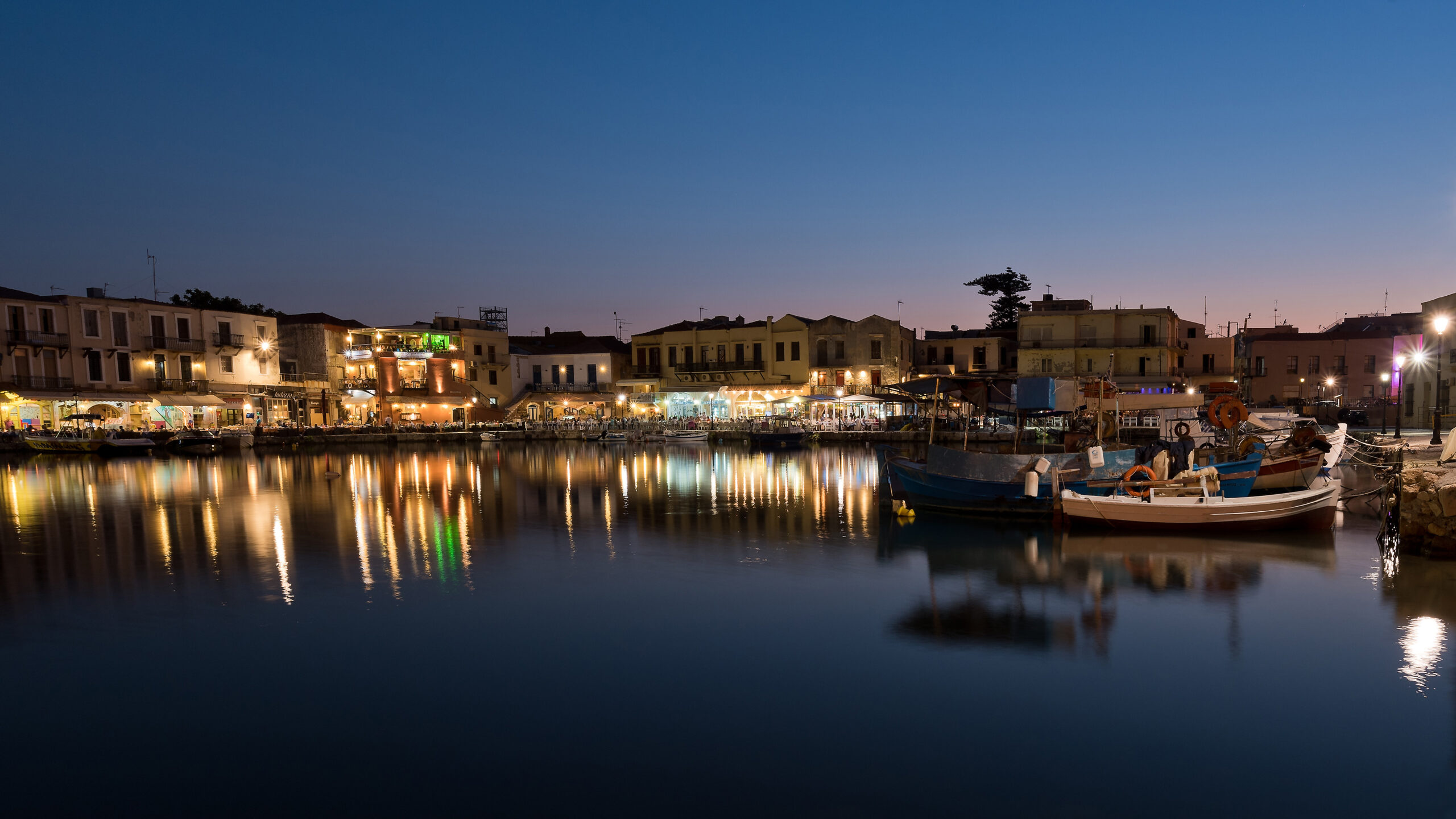 avond in de haven van rethymno. Een Week in Rethymnon: De Ultieme Reisgids voor Kreta