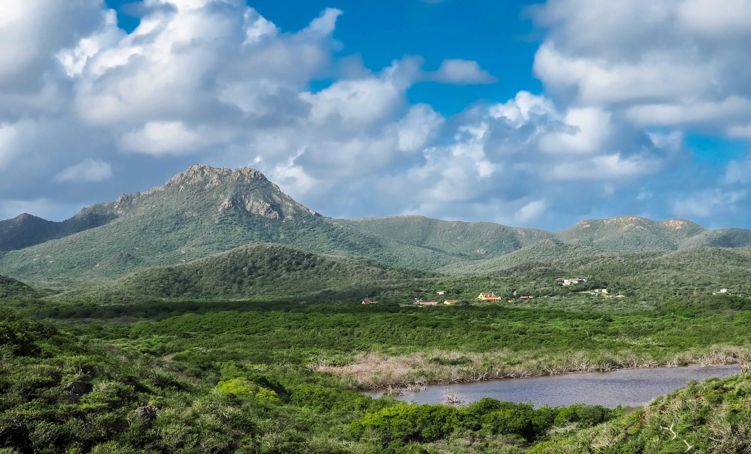 uitzicht op de christoffelberg op Curaçao